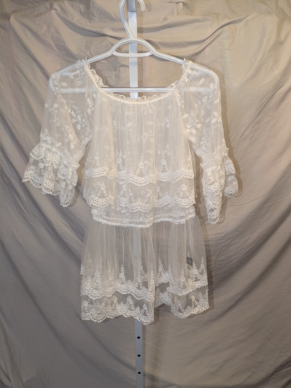 POL Clothing Sheer Floral Embroidered Lace Off-the-Shoulder Tunic Top Dress Med.